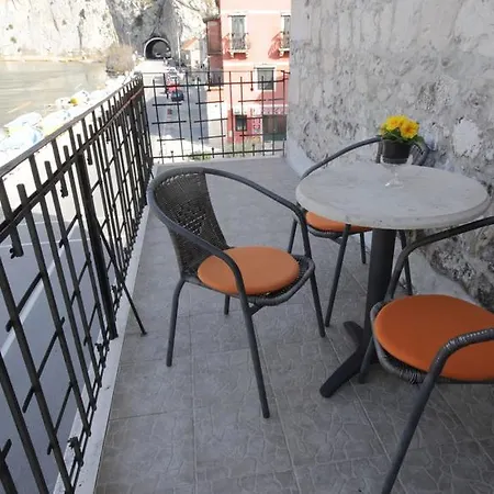 City & River View Apartment Omis Exterior photo