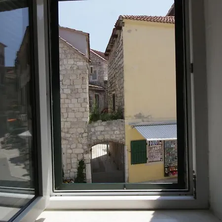 City & River View Apartment Omis Exterior photo