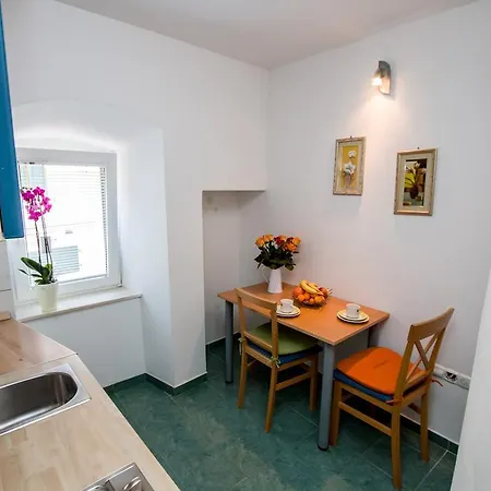 City & River View Apartment Omis Exterior photo