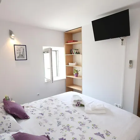 City & River View Apartment Omis Exterior photo