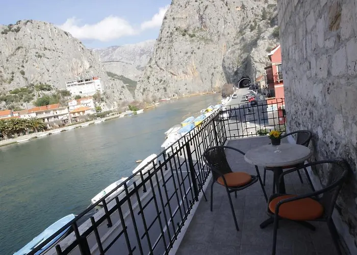 City & River View Apartment