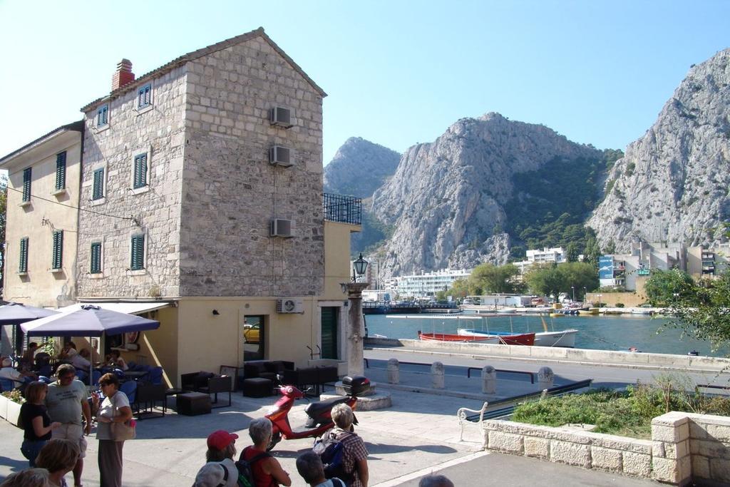 Apartment & River View Omis