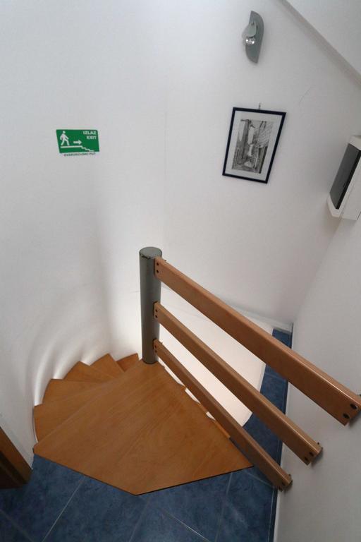 & River View Apartment *