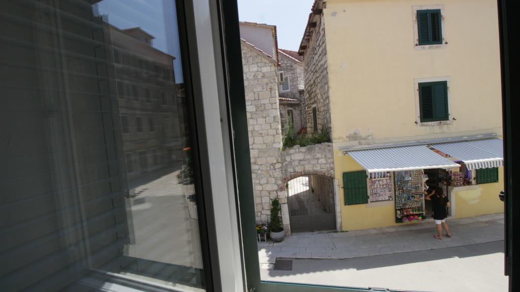 Apartment & River View *