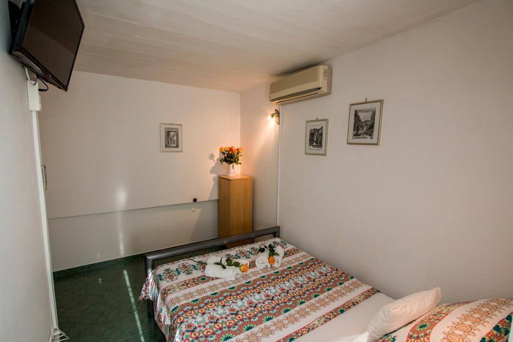 Apartment & River View Omis