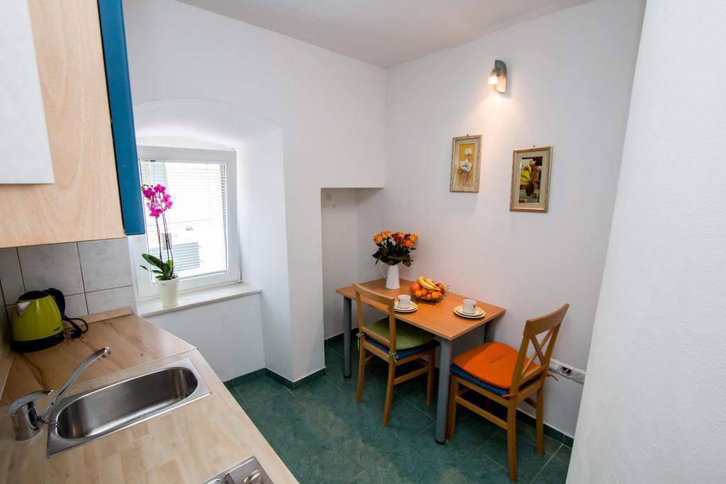 Apartment & River View Omis