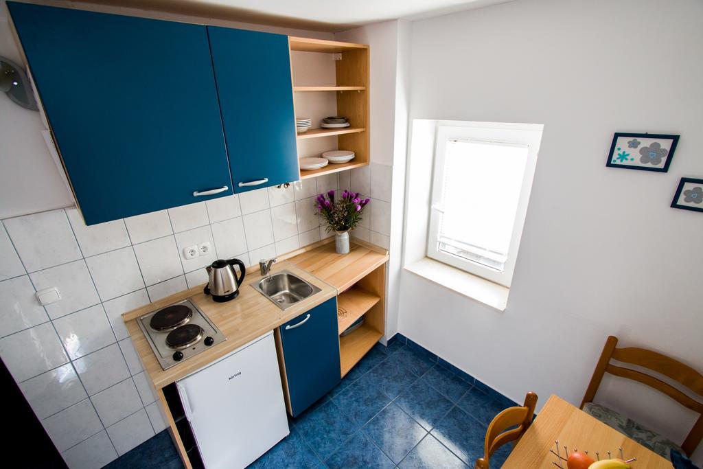 & River View Apartment *