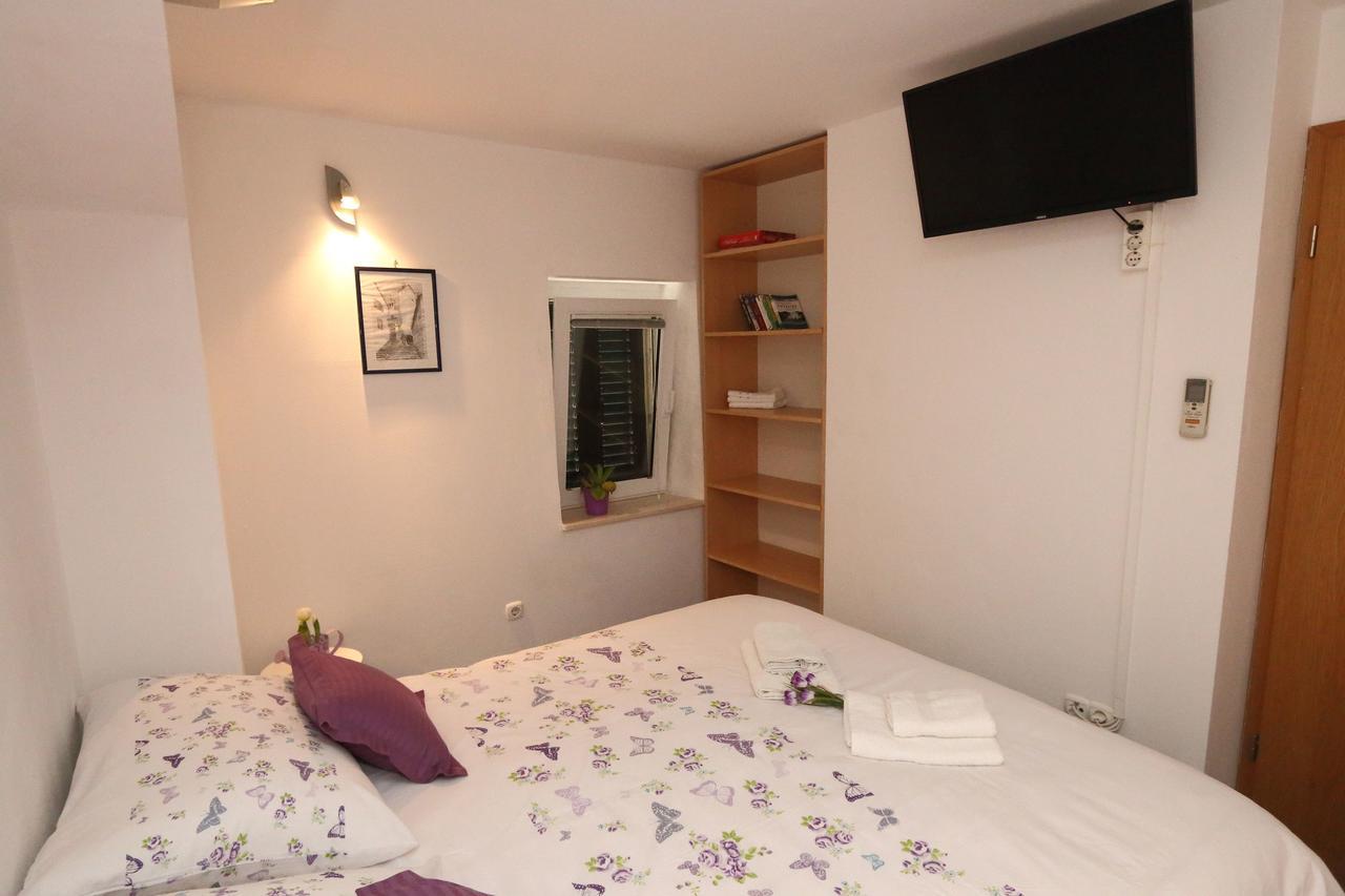 Apartment & River View Omis